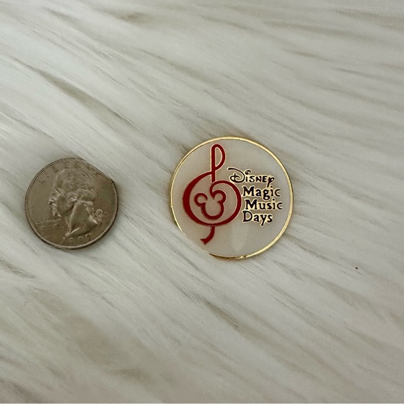 Vintage Disney Magic Music Days Round Circle 1” Pin - Picture 3 of 4